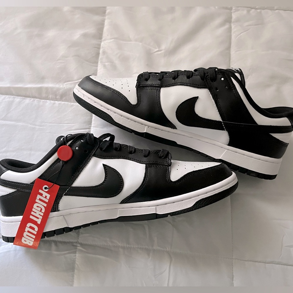 Panda (black and white) men’s Nike dunks